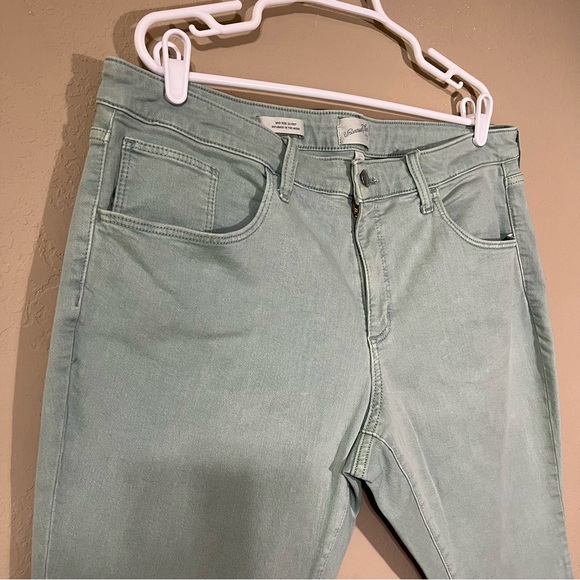 Universal Thread Light Green Wash Mid Rise Skinny Jeans Size 18 - Picture 3 of 6